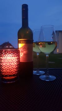 den Abend bei einem Glas Wein auf der Terasse ausklingen lassen